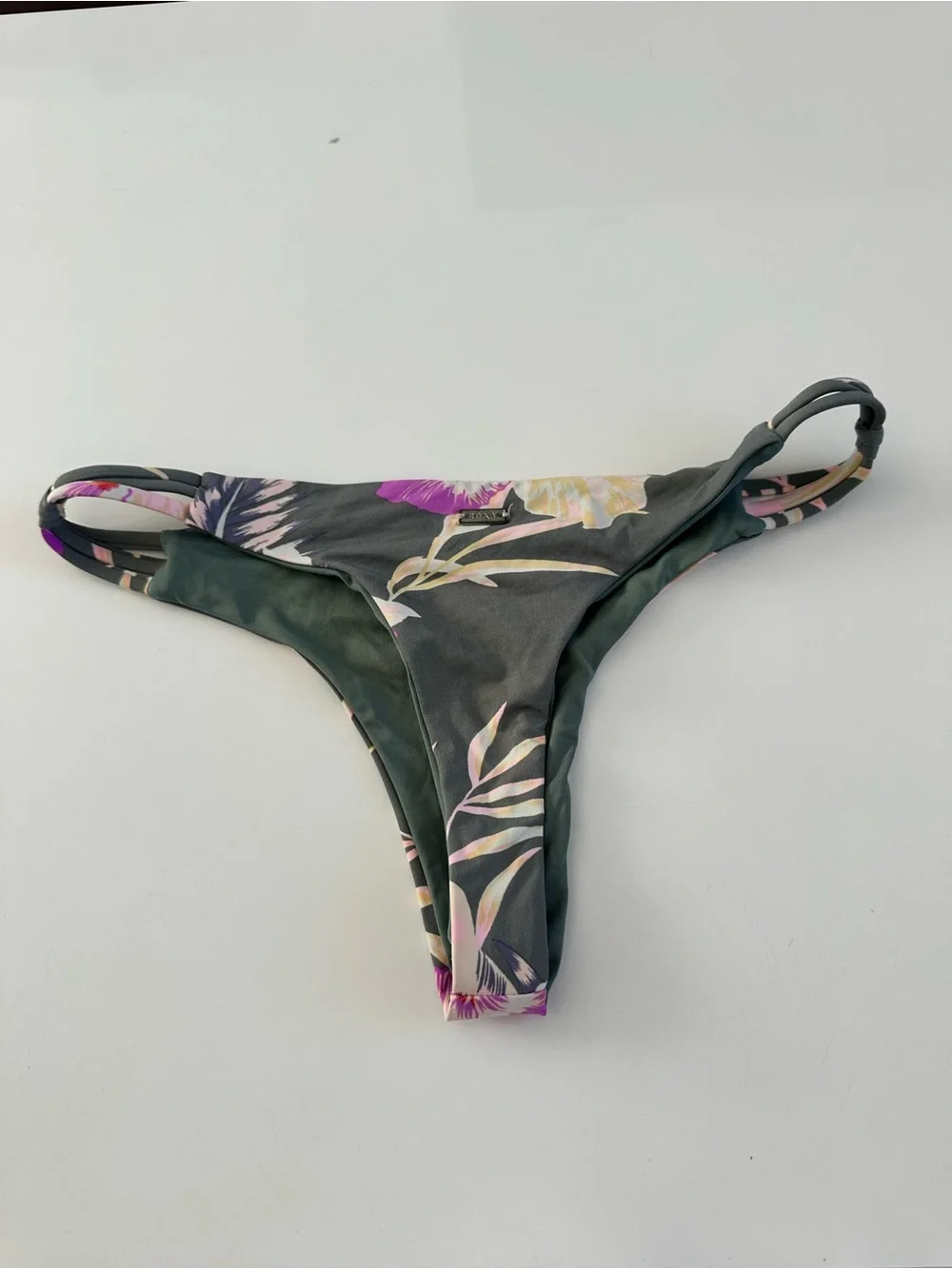 Roxy floral thong bikini bottoms sz medium M - Picture 2 of 4